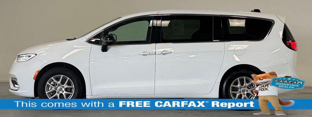 2024 Chrysler Pacifica Touring