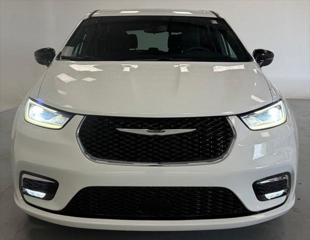 2024 Chrysler Pacifica Touring