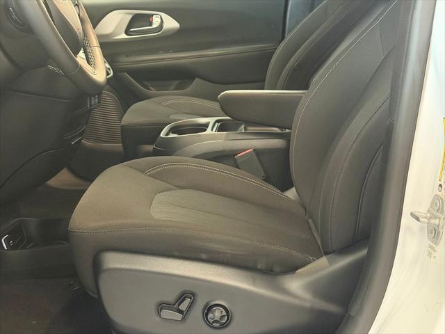 2024 Chrysler Pacifica Touring