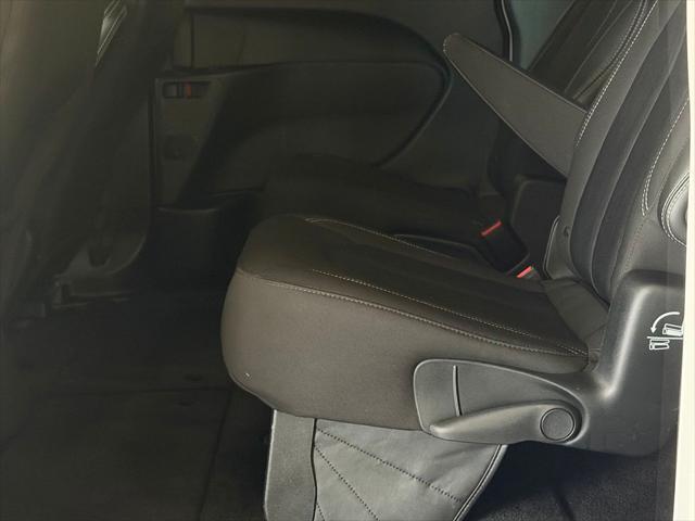 2024 Chrysler Pacifica Touring