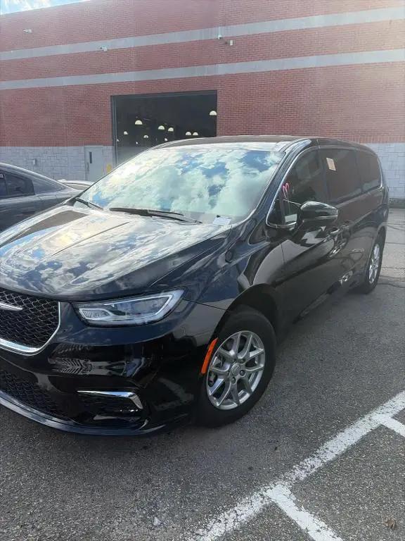 2025 Chrysler Pacifica Select for sale in Indianapolis, IN