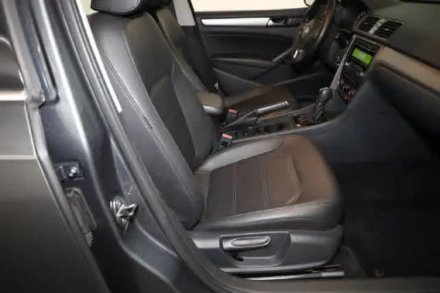 2014 Volkswagen Passat 1.8T Wolfsburg Edition