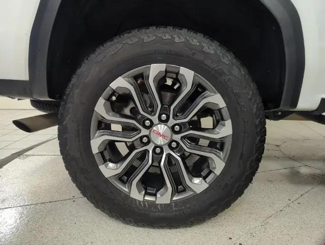 2023 GMC Canyon 4WD Crew Cab Short Box Denali
