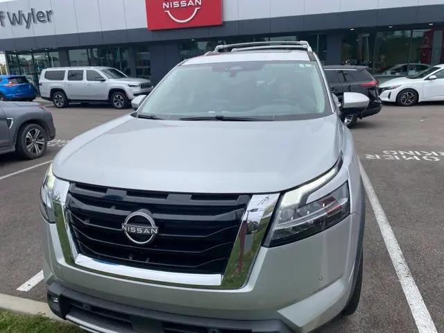 2022 Nissan Pathfinder Platinum 4WD for sale near Cincinnati, OH