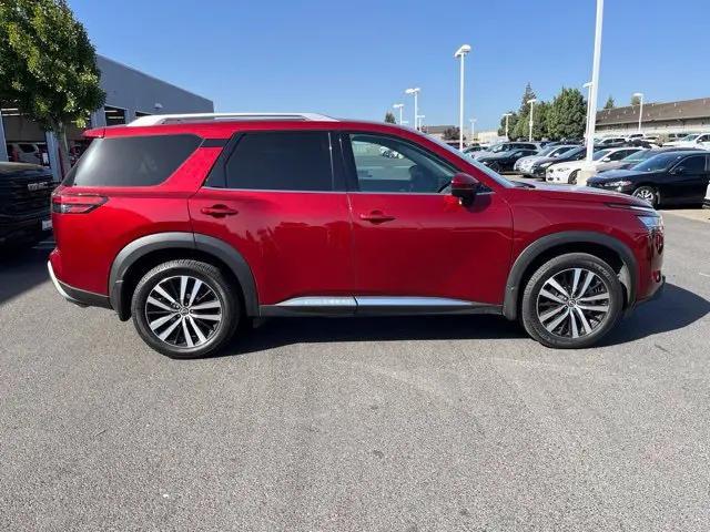 2024 Nissan Pathfinder Platinum FWD