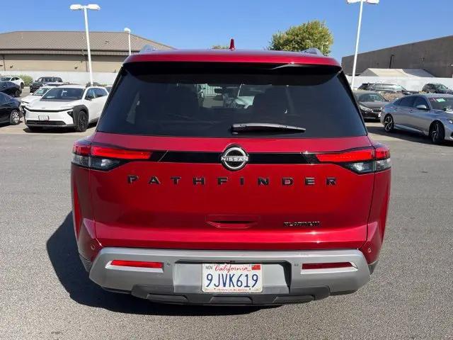 2024 Nissan Pathfinder Platinum FWD