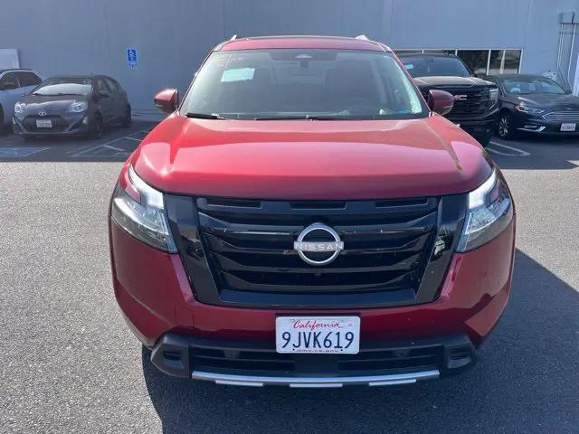 2024 Nissan Pathfinder Platinum FWD