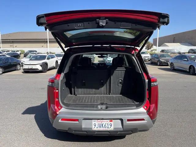 2024 Nissan Pathfinder Platinum FWD