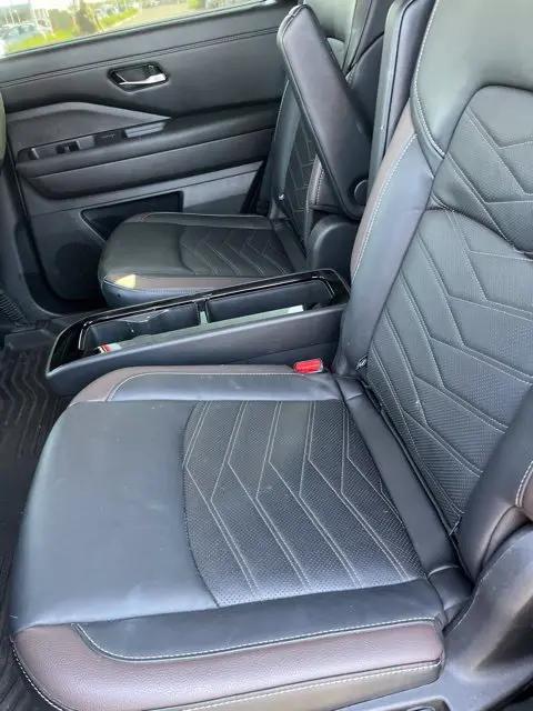 2024 Nissan Pathfinder Platinum FWD