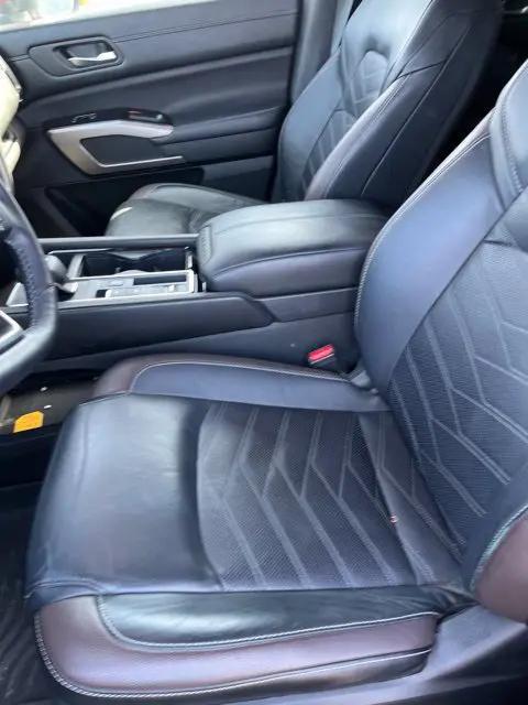 2024 Nissan Pathfinder Platinum FWD