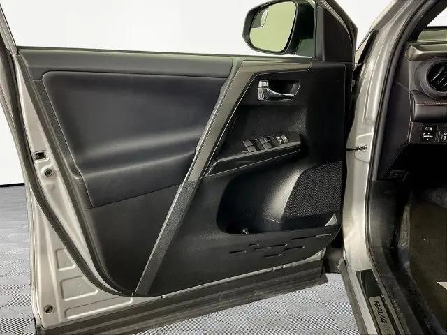 2017 Toyota RAV4 SE