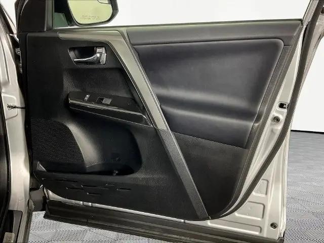 2017 Toyota RAV4 SE
