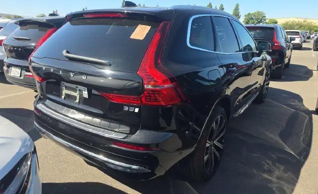 2023 Volvo XC60 B5 Ultimate Bright Theme