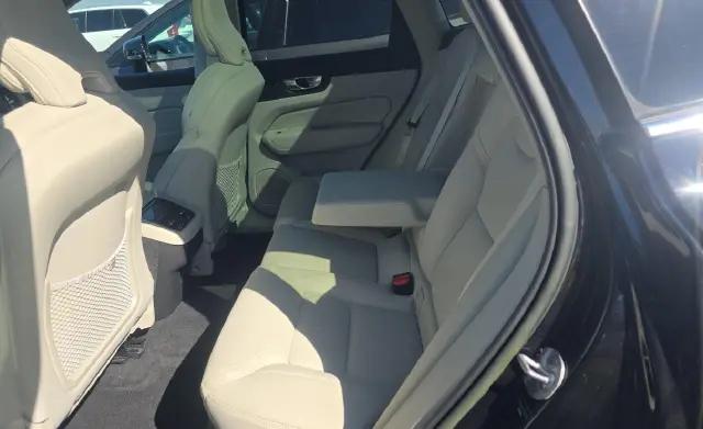 2023 Volvo XC60 B5 Ultimate Bright Theme