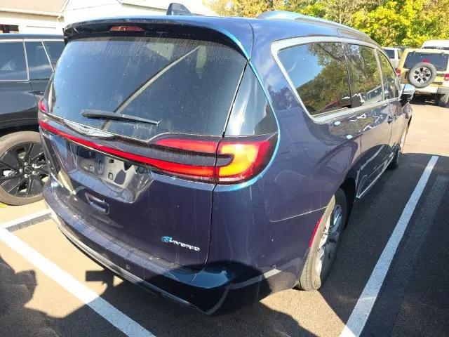 2025 Chrysler Pacifica Hybrid Pinnacle