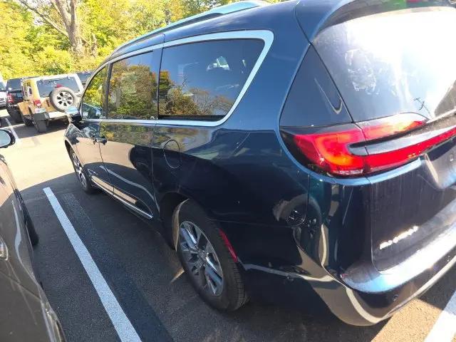 2025 Chrysler Pacifica Hybrid Pinnacle