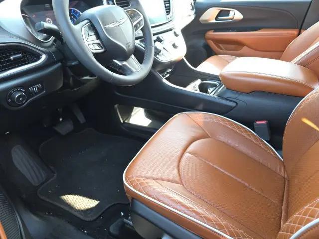2025 Chrysler Pacifica Hybrid Pinnacle