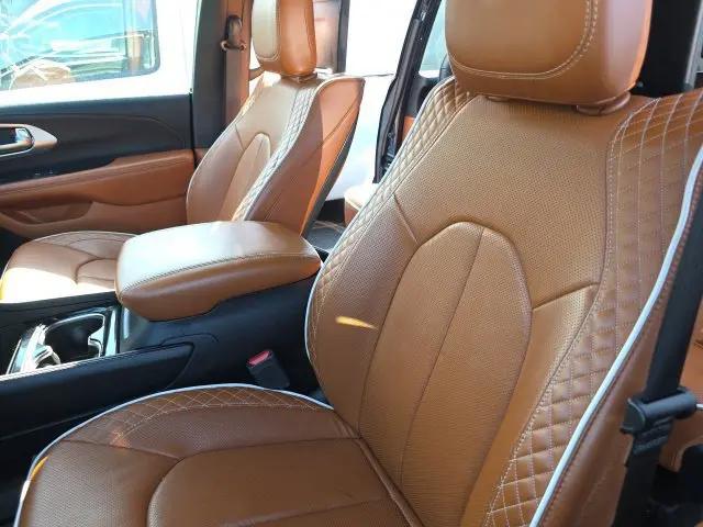 2025 Chrysler Pacifica Hybrid Pinnacle