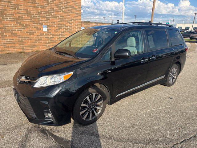 2018 Toyota Sienna XLE 7 Passenger for sale in Akron, OH