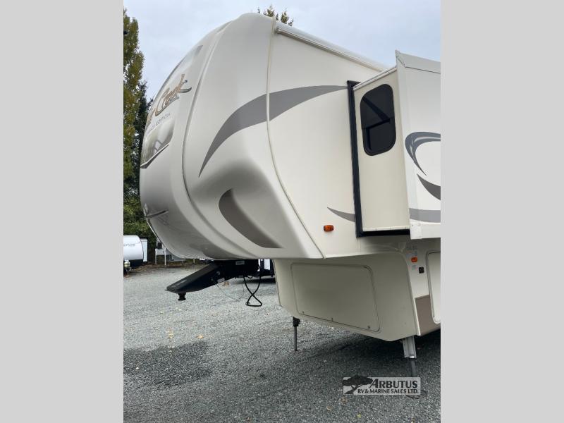 2018 FOREST RIVER Cedar Creek Silverback 37MBH FIFTH WHEEL