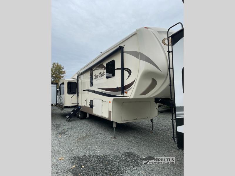 2018 FOREST RIVER Cedar Creek Silverback 37MBH FIFTH WHEEL