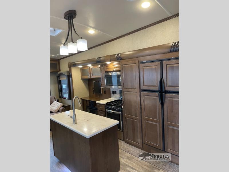 2018 FOREST RIVER Cedar Creek Silverback 37MBH FIFTH WHEEL