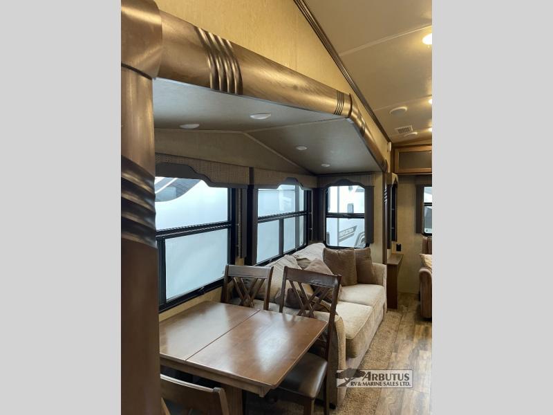 2018 FOREST RIVER Cedar Creek Silverback 37MBH FIFTH WHEEL