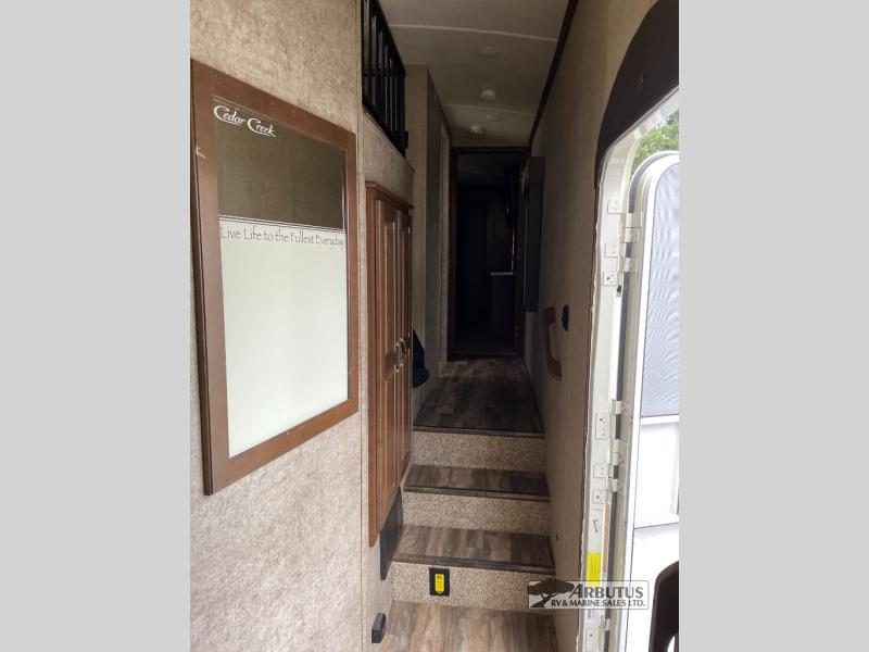 2018 FOREST RIVER Cedar Creek Silverback 37MBH FIFTH WHEEL
