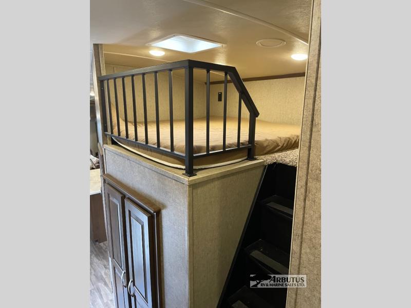 2018 FOREST RIVER Cedar Creek Silverback 37MBH FIFTH WHEEL