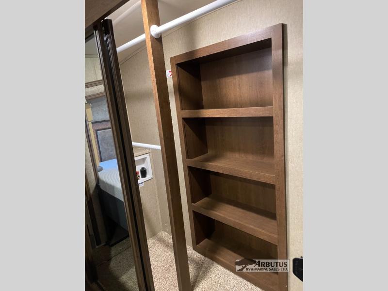 2018 FOREST RIVER Cedar Creek Silverback 37MBH FIFTH WHEEL