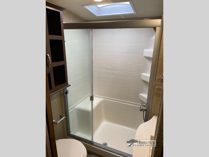 2018 FOREST RIVER Cedar Creek Silverback 37MBH FIFTH WHEEL