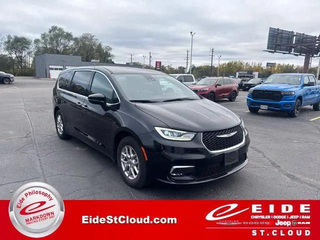 2025 Chrysler Pacifica Select for sale in Waite Park, MN