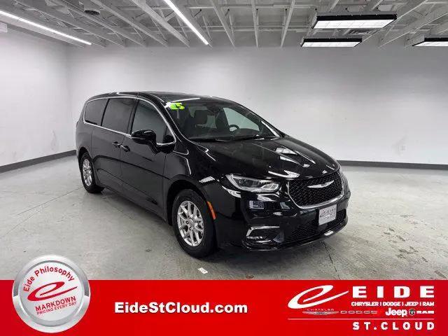 2025 Chrysler Pacifica Select for sale in Waite Park, MN