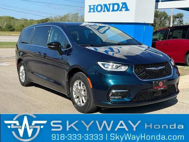 2025 Chrysler Pacifica Select for sale in Bartlesville, OK