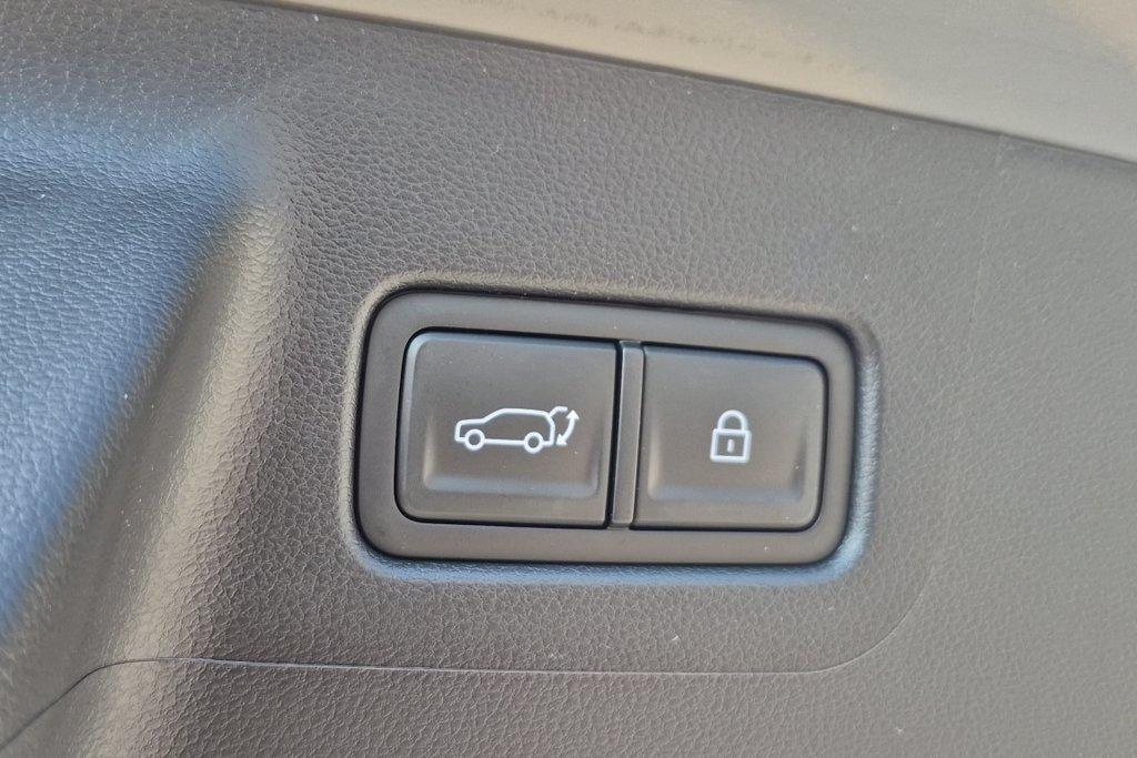 New 2027 Gray HYUNDAI SE image 8