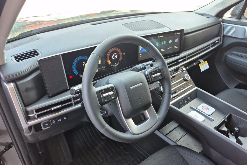 New 2027 Gray HYUNDAI SE image 13