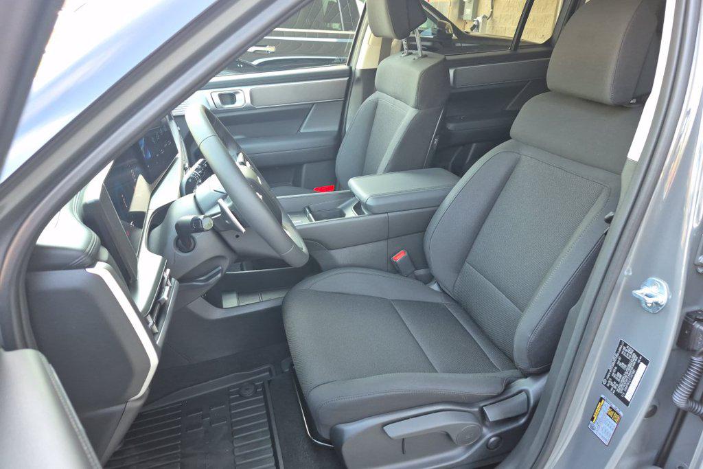 New 2027 Gray HYUNDAI SE image 14