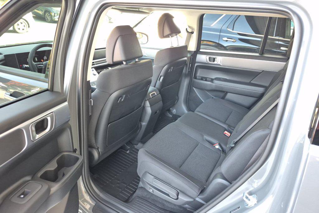New 2027 Gray HYUNDAI SE image 16