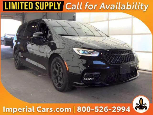 2023 Chrysler Pacifica Hybrid Limited for sale in Mendon, MA