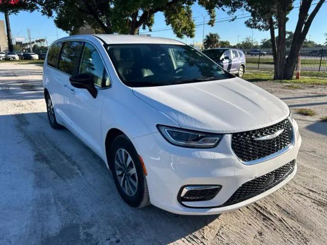 2024 Chrysler Pacifica Hybrid Select for sale in Tampa, FL