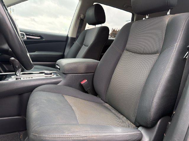 2017 Nissan Pathfinder SV
