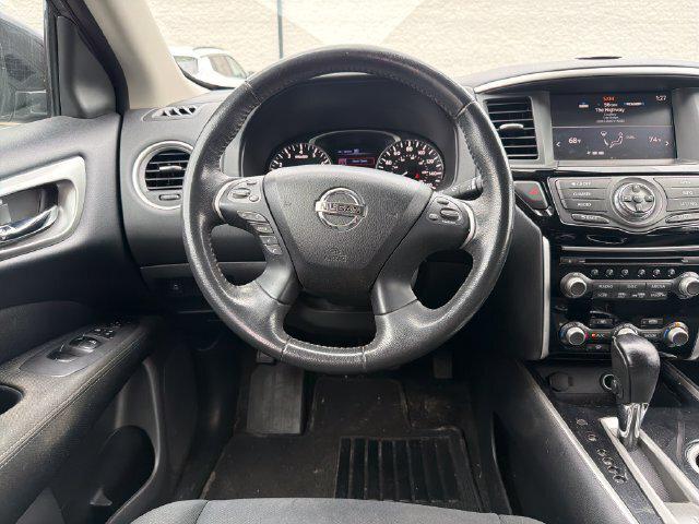 2017 Nissan Pathfinder SV