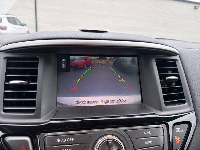 2017 Nissan Pathfinder SV
