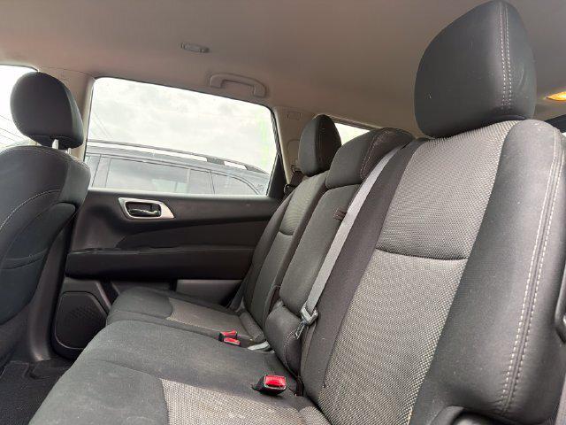 2017 Nissan Pathfinder SV