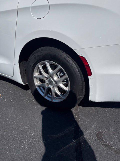 2025 Chrysler Pacifica Select