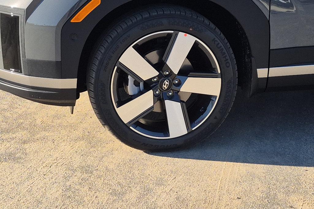 New 2027 Gray HYUNDAI Limited FWD image 12