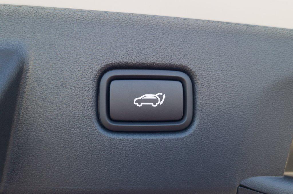 New 2026 White HYUNDAI SEL Plus FWD image 8