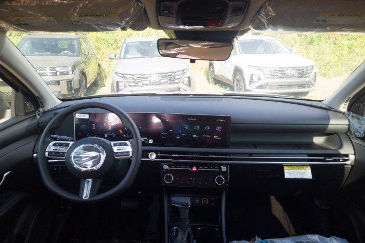 New 2026 White HYUNDAI SEL Plus FWD image 17
