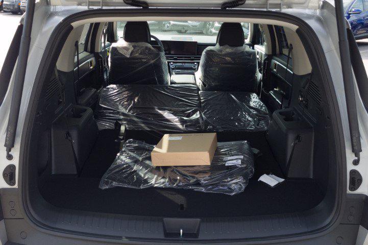 New 2026 Silver HYUNDAI SEL Plus FWD image 7