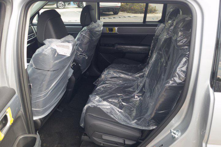 New 2026 Silver HYUNDAI SEL Plus FWD image 16
